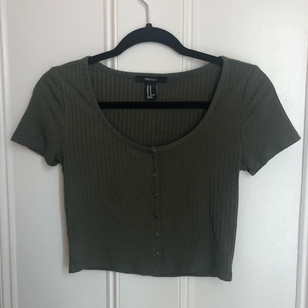 Short Sleeved Cropped Ribbed Button-Down Shirt